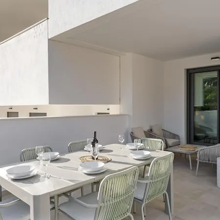 Vivi Homes - Solara 아파트